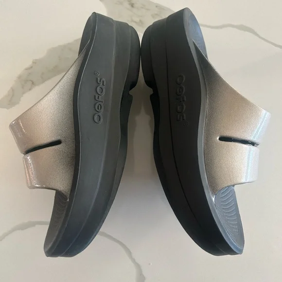OOFOS OOahh Luxe Slides- Latte Metallic- Slip on Recovery Slides- Women’s 5 - Picture 5 of 6